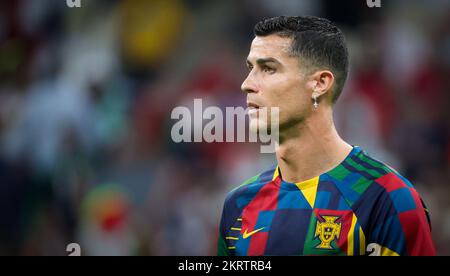 Il portoghese Cristiano Ronaldo ha fatto una foto prima di una partita di calcio tra il Portogallo e l'Uruguay, nel Gruppo H della Coppa del mondo FIFA 2022 nello stadio di Lusail, a Lusail, Stato del Qatar, lunedì 28 novembre 2022. BELGA PHOTO VIRGINIE LEFOUR Foto Stock