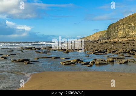 Guardando verso ovest a Porthcawl da Dunraven Bay Southerndown vale of Glamorgan Foto Stock