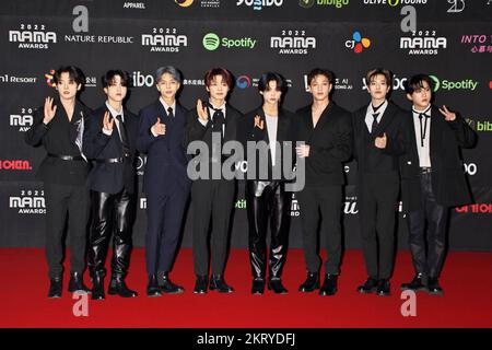 Osaka, Giappone. 29th Nov 2022. Gruppo K-pop Stray Kids partecipa a un evento di red carpet del 2022 MAMA (Mnet Asian Music Awards) di Osaka, Giappone, martedì 29 novembre 2022. Foto di Keizo Mori/UPI Credit: UPI/Alamy Live News Foto Stock