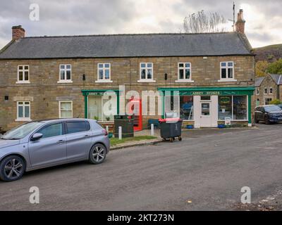 Vista frontale dell'Abbey Stores e dell'Abbey Tearooms. Rosedale Abbey. North Yorkshire Foto Stock