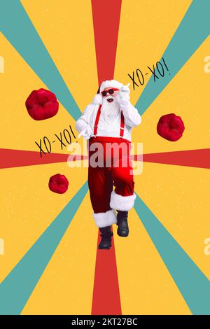 Opuscolo di nuovo anno collage di funky babbo natale sala da ballo agrifoglio evento festivo con le labbra di volo aria su sfondo colorato Foto Stock