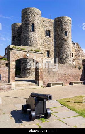 Rye Sussex il Museo del Castello di Rye o Ypres Tower nel Giardino Gun Gun Rye East Sussex Inghilterra UK GB Europa Foto Stock