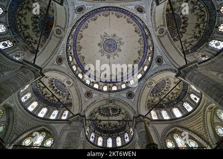 La Moschea e il complesso di Hekimoglu Ali Pasha, situato a Istanbul, in Turchia, è stato costruito nel 1735. Foto Stock