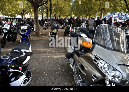 Marsiglia, Francia. 27th Nov 2022. Motociclisti e motociclette sono visti durante la dimostrazione. Su invito della Federazione francese dei ciclisti arrabbiati (FFMC), diverse migliaia di biruota hanno dimostrato in Francia, contro la creazione di un controllo tecnico (CT) per i motocicli. (Foto di Gerard Bottino/SOPA Images/Sipa USA) Credit: Sipa USA/Alamy Live News Foto Stock