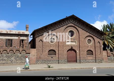 Agite dies Laetitiae iscrizione latina sulla Chiesa di nostra Signora del Rosario ad Asmara Foto Stock