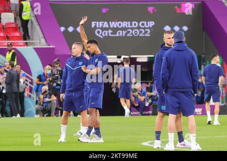 AR Rayyan, Qatar. 29th Nov 2022. I giocatori inglesi arrivano prima della partita di Coppa del mondo FIFA Qatar 2022 Gruppo B tra Galles e Inghilterra allo stadio Ahmad Bin Ali di Ar-Rayyan, Qatar, il 29 novembre 2022. Foto di Peter Dovgan. Solo per uso editoriale, licenza richiesta per uso commerciale. Non è utilizzabile nelle scommesse, nei giochi o nelle pubblicazioni di un singolo club/campionato/giocatore. Credit: UK Sports Pics Ltd/Alamy Live News Foto Stock