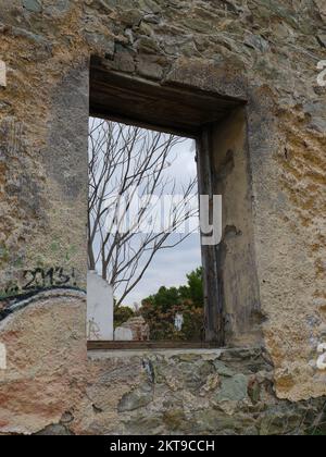 Abbandonati i barrackes di cavalleria prima del WW2 a Kodra, Kalamaria, Salonicco, Grecia Foto Stock