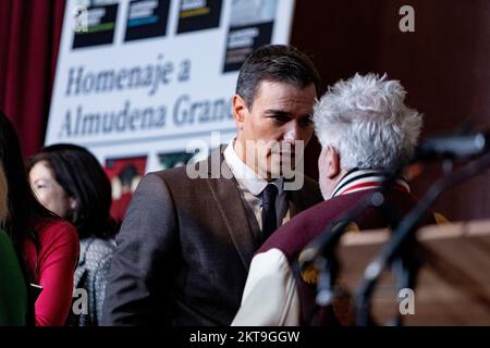 Pedro Sanchez Perez Castejón. Pedro Almodovar Caballero. Presidente del Governo di Spagna e regista in omaggio all'Almudena Grandes. Foto Stock