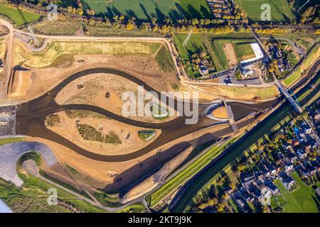 Vista aerea della vecchia e nuova foce del fiume Emscher sul confine della città tra Dinslaken e Voerde, foce nel fiume Reno, Emscher rec Foto Stock