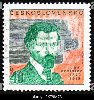 MOSCA, RUSSIA - 29 OTTOBRE 2022: Francobollo stampato in Cecoslovacchia mostra Jan Preisler (1872-1918), serie di figure culturali di anniversario, circa 1 Foto Stock