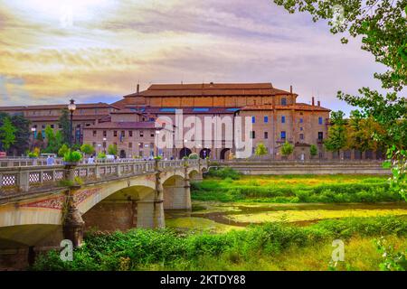 Veduta del Palazzo della Pilotta - complesso del XVI secolo nel centro storico della città di Parma, Italia. Foto Stock