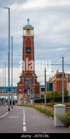 Trafford Palazzo torre presso il centro commerciale Trafford Centre a Manchester, Inghilterra Foto Stock