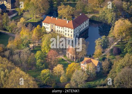 Veduta aerea, Castello d'acqua Strünkede, cappella del castello, galleria comunale, Baukau, Herne, zona della Ruhr, Renania settentrionale-Vestfalia, Germania, Burg, Complesso del castello, Foto Stock