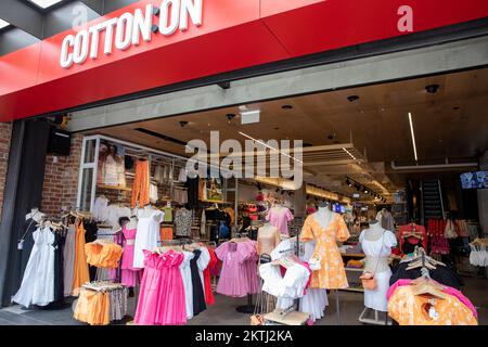 Negozio di abbigliamento in Bourke Street Melbourne, vendita di moda femminile e femminile, Melbourne, Victoria, Australia Foto Stock