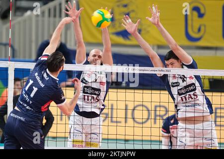 Trento , Italia. 29/11/2022, CEV Men Volley Champions League - Pool D - ITAS Trentino VS Grupo Azoty ZAKSA. 29th novembre 2022, BLM Group Arena, Trento, Italia. Foto Stock