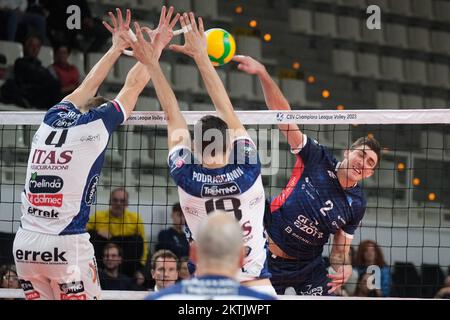 Trento , Italia. 29/11/2022, CEV Men Volley Champions League - Pool D - ITAS Trentino VS Grupo Azoty ZAKSA. 29th novembre 2022, BLM Group Arena, Trento, Italia. Foto Stock