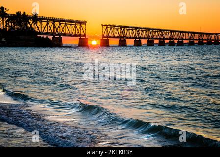 Ponte storico, Sunset Bahia Honda state Park, Big Pine Key Bahia Honda Key, Key West, Florida USA Foto Stock