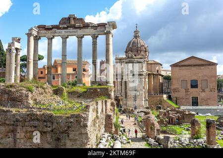 Le rovine del Foro Romano, Roma Centrale, Roma, Lazio, Italia Foto Stock