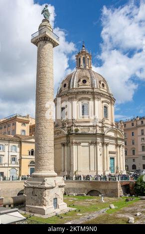 Chiesa del Santissimo Nome di Maria al Foro di Traiano e colonna di Traiano (colonna Triana), Roma (Roma), Regione Lazio, Italia Foto Stock
