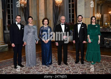 Il principe Daniele, la principessa Vittoria della Corona, la regina Silvia, il re Carl XVI Gustaf, il principe Carl Philip e la principessa Sofia di Svezia al Palazzo reale di Sto