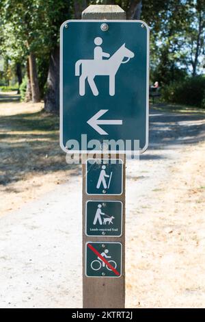 Insegna per passeggiate a cavallo al Deas Island Regional Park a Delta, British Columbia, Canada Foto Stock