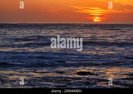 Tramonto sull'Oceano Atlantico, Essaouira, Marrakech-Safi, Marocco, Africa Foto Stock