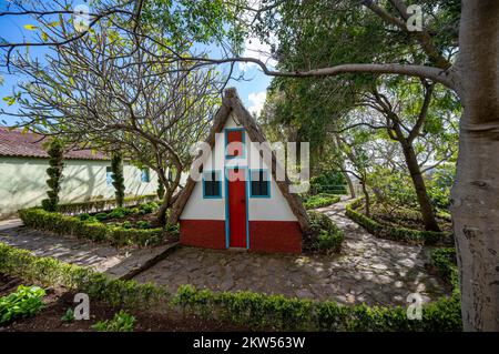 Casas de Colmo, casa tradizionale di paglia, Giardino Botanico, Jardim Botanico, Funchal, Madeira, Portogallo, Europa Foto Stock