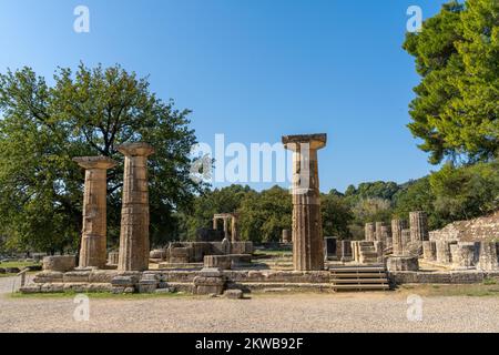 Olympia, Grecia - 11 novembre, 2022: Vista delle rovine restaurate del Tempio di Hera nell'antica Olympia Foto Stock