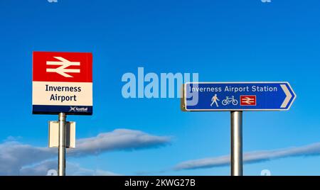 Inverness Airport Railway Station indicazioni per la stazione Foto Stock