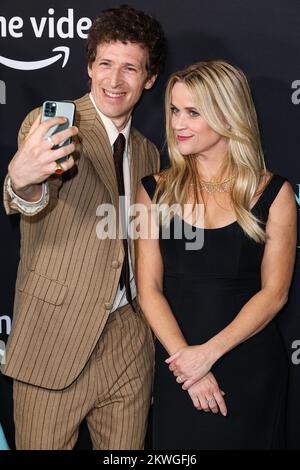 CENTURY CITY, LOS ANGELES, CALIFORNIA, USA - NOVEMBRE 29: Daryl Wain e Reese Witherspoon arrivano alla Los Angeles Premiere di Amazon prime Video 'Something from Tiffany's' tenutasi ad AMC Century City 15 a Westfield Century City il 29 Novembre 2022 a Century City, Los Angeles, California, Stati Uniti. (Foto di Xavier Collin/Image Press Agency) Foto Stock