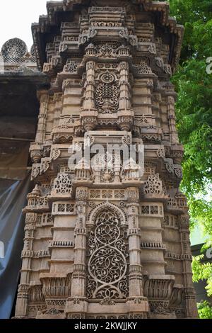 Moschea di Rani Sipri conosciuta anche come Rani Sipri ni Masjid o Masjid-e-nagina, dettagli esterni in pietra minareto, architettura islamica, costruita nel A.H. Foto Stock