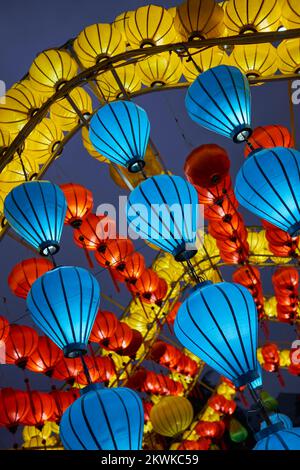 Mostra di Lanterne la sera a Hoi An in Vietnam Foto Stock