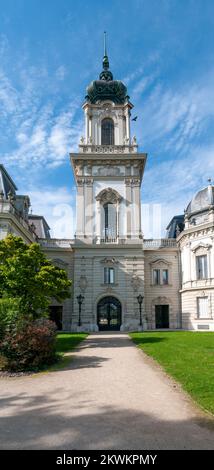 Il Festetics Palace è un palazzo barocco situato nella città di Keszthely, Zala, Ungheria. L'edificio ospita ora il Museo del Palazzo Helikon. Keszthely Foto Stock