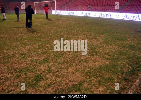 Campo e erba allo stadio Bilino Polje prima della giornata di allenamento della nazionale portoghese prima della prima partita euro 2012 contro la Bosnia-Erzegovina Foto Stock