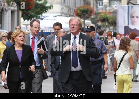 04.09.2012. Rijeka, Croazia - David Wootton, sindaco del Signore della città di Londra, visitare Croatia.After Zagreb David visitare Rijeka.Mayor di Rijeka Vojko Obersnel ricevuto Wootton. La riunione si svolge nel salone della città. Foto: Goran Kovacic/PIXSELL Foto Stock