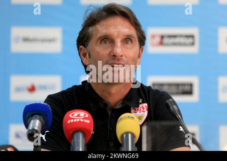 21.08.2013., Rijeka,Croazia - Coach of VfB Stuttgart Bruno Labbadia ha tenuto una conferenza stampa.VfB Stuttgart affronterà HNK Rijeka nella partita di calcio della UEFA Europa League che si terrà a Rijeka il 22 agosto 2013. Foto: Nel Pavletic/PIXSELL Foto Stock