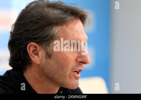 21.08.2013., Rijeka,Croazia - Coach of VfB Stuttgart Bruno Labbadia ha tenuto una conferenza stampa.VfB Stuttgart affronterà HNK Rijeka nella partita di calcio della UEFA Europa League che si terrà a Rijeka il 22 agosto 2013. Foto: Nel Pavletic/PIXSELL Foto Stock