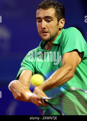 FILE FOTO il tennista croato Marin Cilic è stato sospeso dal giocare per nove mesi per la violazione delle leggi sul doping. La International Tennis Federation (ITF) afferma che la sospensione sarà datata al 1 maggio e potrà quindi tornare al circuito di tennis il 31 2014 gennaio. Il CILIC è risultato positivo per la niketamide, uno stimolante che influisce sul ciclo respiratorio dell'utilizzatore, a Monaco. 15.07.2012., Umago - 23. ATP Vegeta Croatia Open, Marin Cilic - Marcel Granollers. Foto: Jurica Galoic/PIXSELL Foto Stock