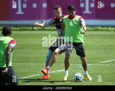 Ivan Perisic, Edardo da Silva durante una sessione di allenamento della nazionale di calcio croata in un campo di allenamento a Bad Tatzmannsdorf, Austria, 27 maggio 2014. La squadra croata si prepara per la prossima Coppa del mondo FIFA 2014. Foto: Igor Kralj/PIXSELL Foto Stock