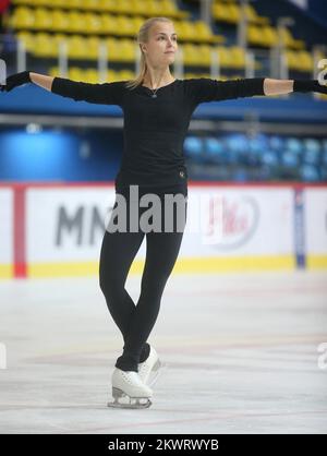 03.12.2014., Zagreb - skater finlandese Kiira Korpi in allenamento al concorso Golden Spin Foto: Igor Kralj/PIXSELL Foto Stock