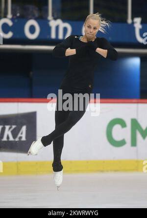 03.12.2014., Zagreb - skater finlandese Kiira Korpi in allenamento al concorso Golden Spin Foto: Igor Kralj/PIXSELL Foto Stock