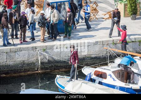 Shah Rukh Khan sta girando una scena del suo nuovo film Fan nella città vecchia di Dubrovnik, Croazia il 19 marzo 2015. Shah Rukh Khan è il più famoso attore di Bollywod e secondo nel più alto attori pagati nella lista del mondo. Foto Stock