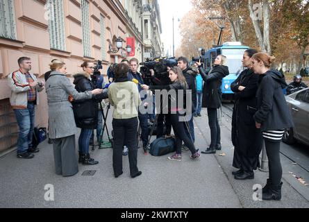 14.11.2015., Zagabria, Croazia - Michele Boccoz, Ambasciatore francese in Croazia, ha rilasciato una dichiarazione davanti all'Ambasciata di Francia in merito a vari atti di violenza a Parigi. Foto: Igor Kralj/PIXSELL Foto Stock