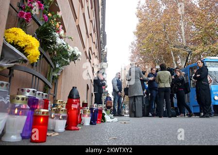14.11.2015., Zagabria, Croazia - Michele Boccoz, Ambasciatore francese in Croazia, ha rilasciato una dichiarazione davanti all'Ambasciata di Francia in merito a vari atti di violenza a Parigi. Foto: Igor Kralj/PIXSELL Foto Stock
