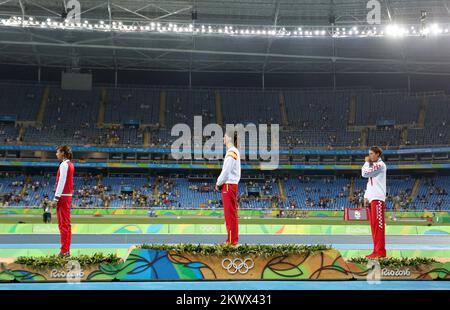 20.08.2016., Rio de Janeiro, Brasile - Giochi Olimpici di Rio 2016, Atletica, medaglie di cerimonia nel salto di disciplina, donne. Medaglia d'oro e la loro prima olimpica di 37 anni, ha vinto Ruth Beitia (Spagna), medaglia d'argento è andato a Mirela Demirova (Bulgaria), una medaglia di bronzo Blanka Vlasic (Croazia). Foto Stock