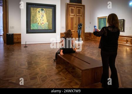 Dipinto il bacio di Gustav Klimt interno del castello Belvedere e museo, Vienna, Austria. Il cuore della collezione Belvedere è Foto Stock