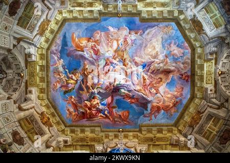 Soffitto interno del castello Belvedere e museo, Vienna, Austria. Principe Eugenio come nuovo Apollo e leader delle Muse - Marble Hall Foto Stock