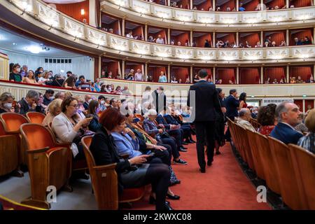 Interno del Teatro dell'Opera di Vienna. Wiener Staatsoper produce 50-70 opere e balletti in circa 300 performance all'anno. Vienna, Austria, Europa. Foto Stock