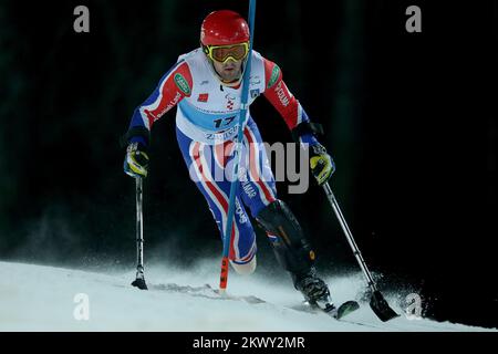 16.02.2017., Sljeme, Zagabria, Croazia - 2017 IPC Alpine Sci Europa Cup. Seconda gara di slalom della Coppa europea di sci alpino per disabili. Jack Peters, Gran Bretagna. Foto Stock