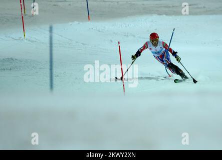 16.02.2017., Sljeme, Zagabria, Croazia - 2017 IPC Alpine Sci Europa Cup. Seconda gara di slalom della Coppa europea di sci alpino per disabili. Jack Peters, Gran Bretagna. Foto Stock